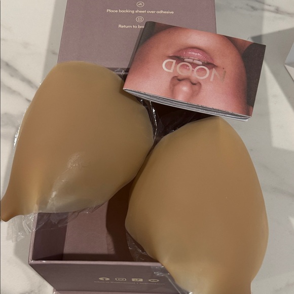 NOOD Ultra Thin Adhesive Bra - Cream - Picture 6 of 6